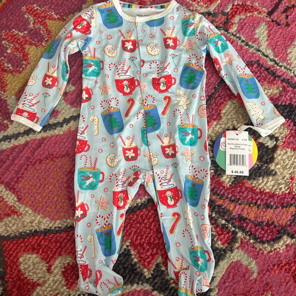 NWT Magnetic Me Christmas Print